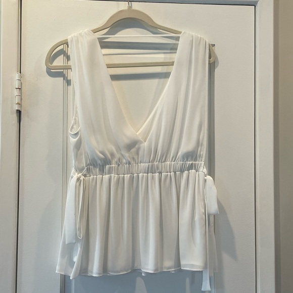 💞3 for $50💞White BCBG Maxazria Blouse - Picture 5 of 9